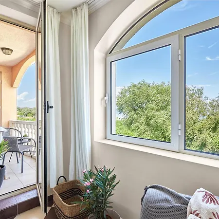 Hasienda Beach Luxury 2 Bedroom Sea View *